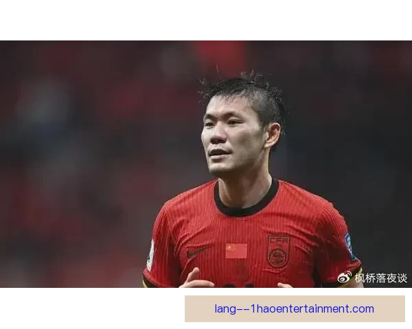 李源一在国足中场拼劲十足 成为防守核心稳固球队后防线 李源一在国足中场拼劲十足 成为防守核心稳固球队后防线